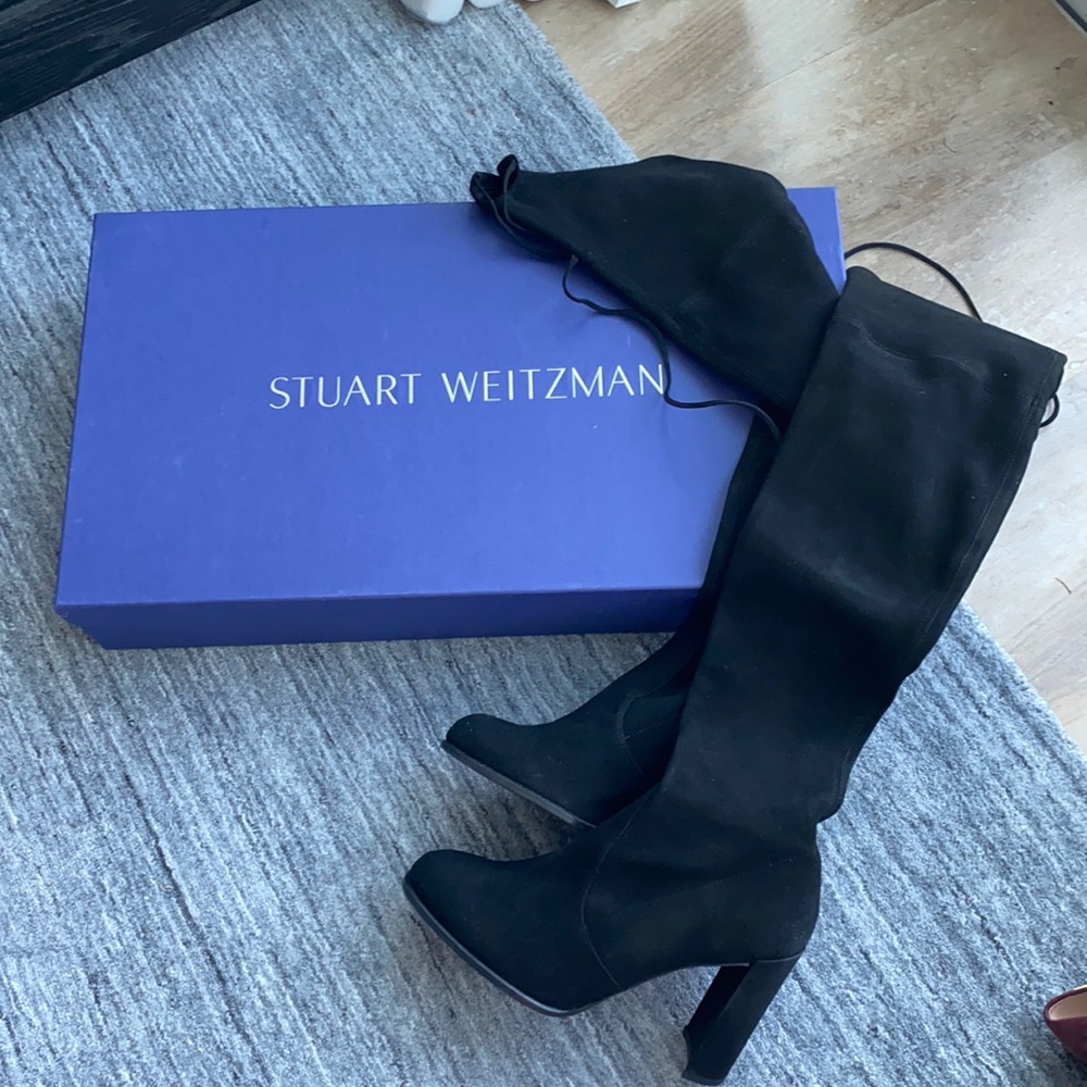 Like new!! Stuart Weitzman Highland OTK Books